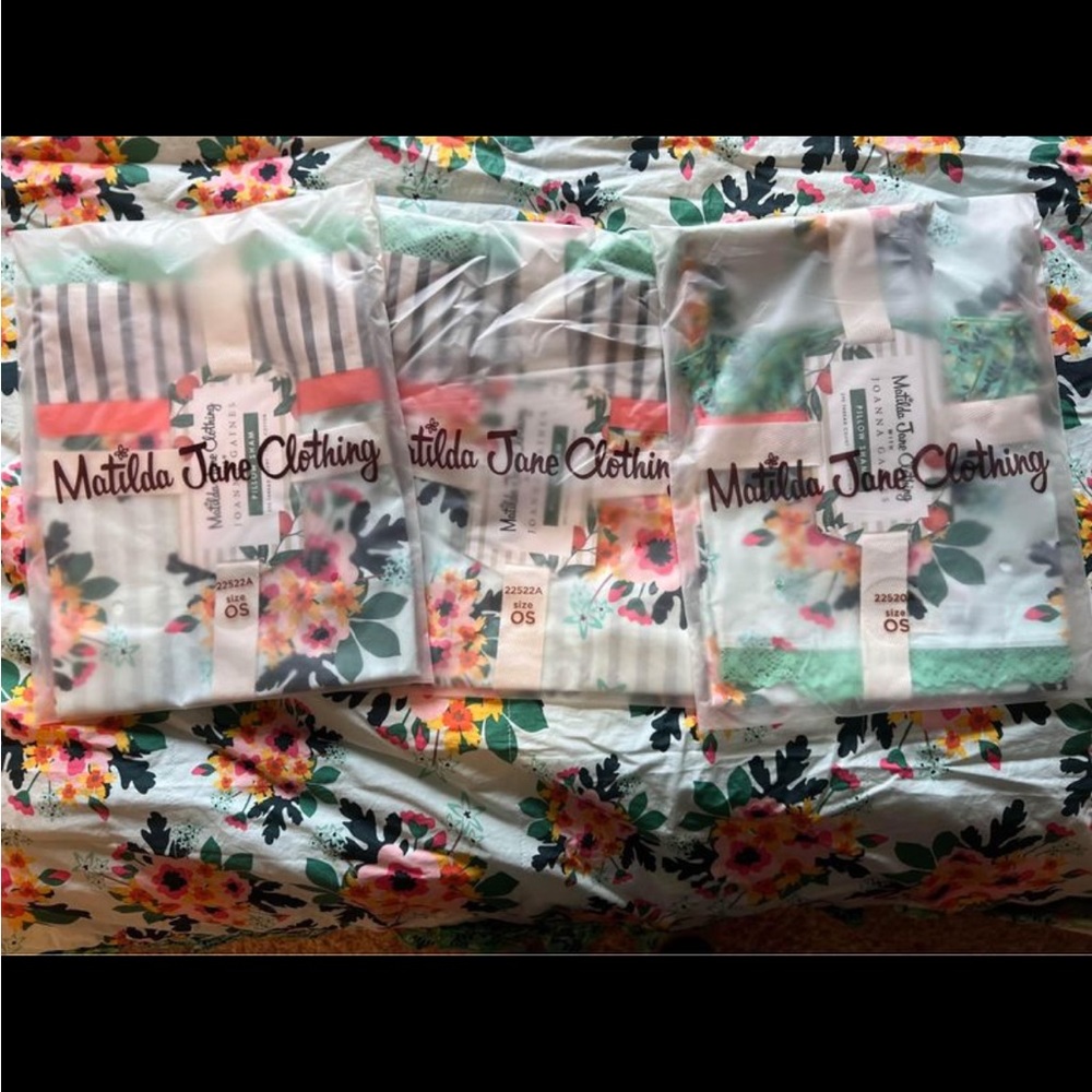 Matilda Jane Twin Duvet and 3 Matching Shams (Never Used!)